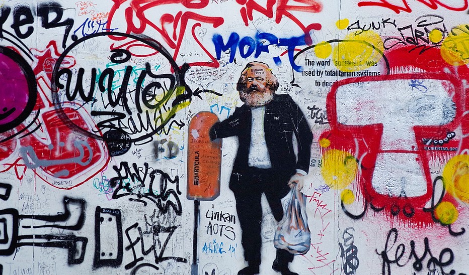Foto: AP-Berlin auf pixabay Karl Marx Bild auf Berliner Mauer