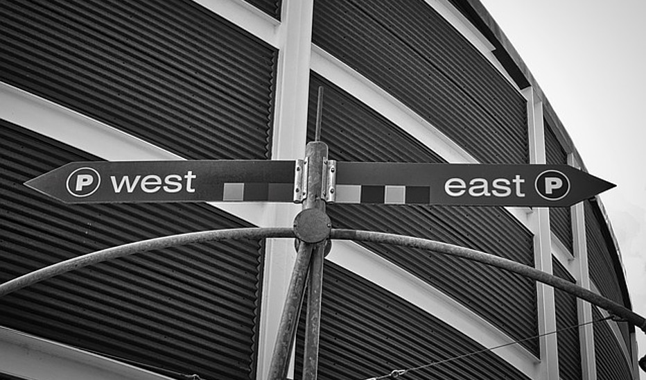 Wegweiser west east